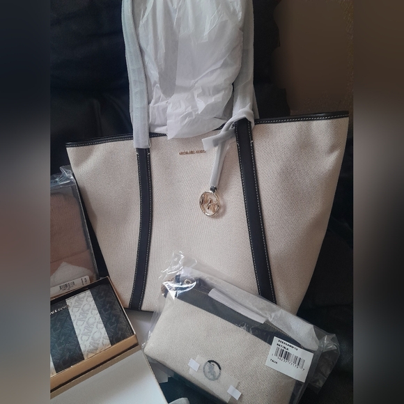 New Multi Items Coach ,Michael Kors,Kate Spade NWT 🌸 6 Items Great Items - Picture 4 of 15